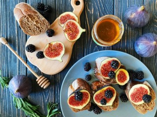 Jigsaw Puzzle «Sandwiches with figs»