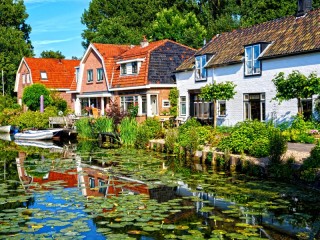Jigsaw Puzzle «houses by the lake»