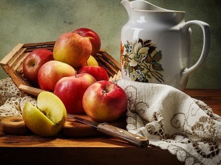 Jigsaw Puzzle «Pitcher and apples»