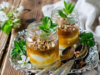 Jigsaw Puzzle «Honey with nuts»