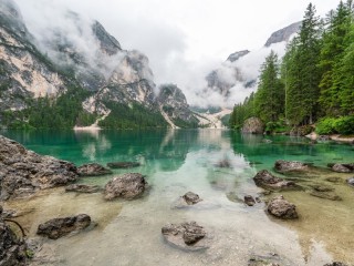 Jigsaw Puzzle «Lake high in the mountains»