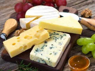 Jigsaw Puzzle «Cheeses»