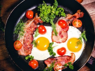 Jigsaw Puzzle «Frying pan with breakfast»