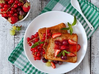 Jigsaw Puzzle «Toast with berries»