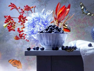 Jigsaw Puzzle «Flowers and berries»