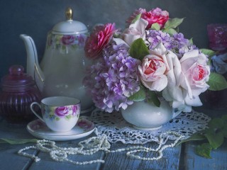 Jigsaw Puzzle «Flowers and pearls»