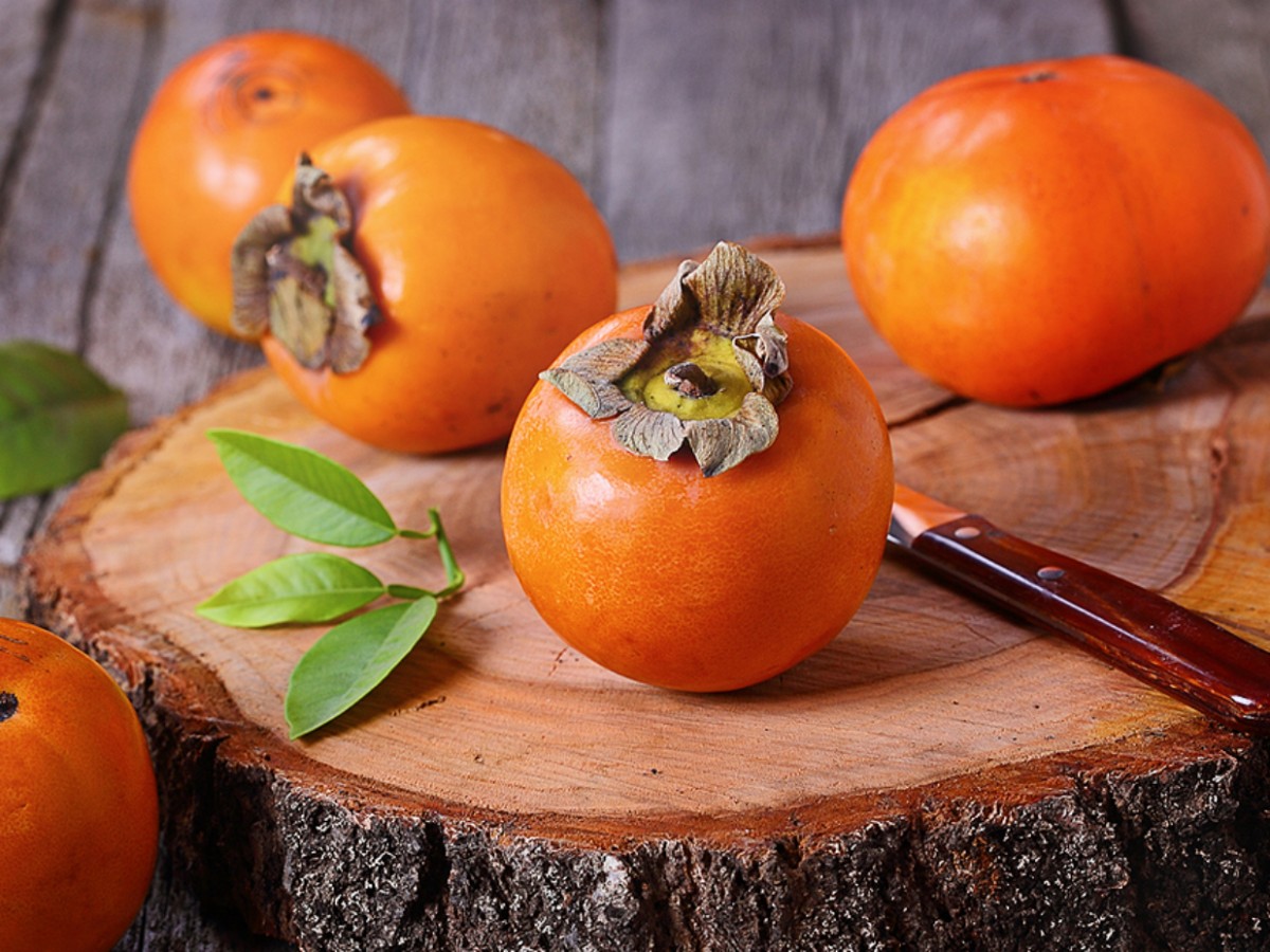 Оранжевый фрукт хурма