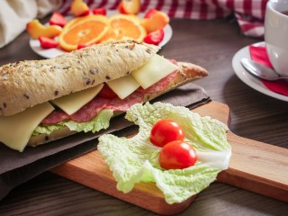 Jigsaw Puzzle «Sandwich and tomatoes»