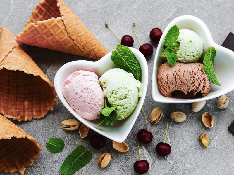 Ice Cream with Guava and Carrot Cake