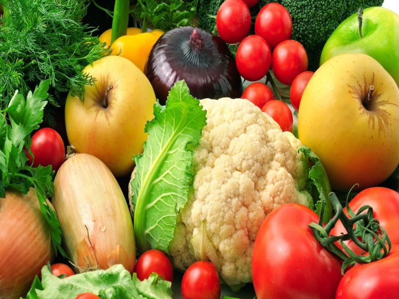 Фрукты овощи на ц. Овощи на доске. Фото овощей для презентации. Фотография овощей красивая для пазл.