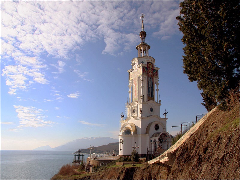 Святыни морей. Храм-Маяк в Малореченском. Малореченский храм-Маяк в Крыму. Малореченское Церковь Николая Чудотворца. Храм-Маяк святителя Николая Чудотворца село Малореченское Крым.