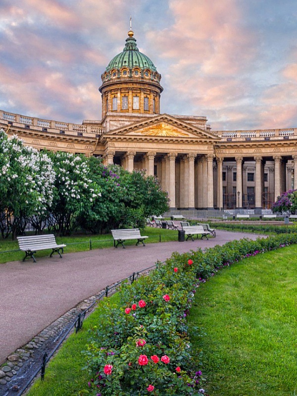 Казанский собор в Санкт Петербурге летом